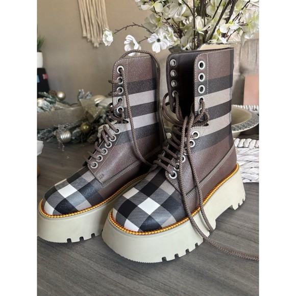Burberry Mason Combat Boots  Size 36 autentic - Picture 1 of 3